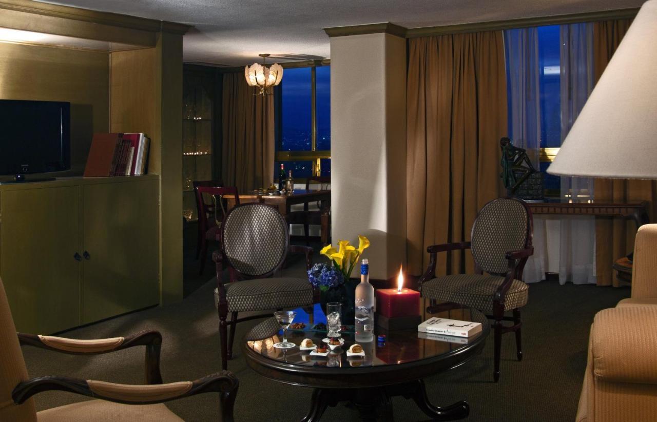 מקסיקו סיטי Fiesta Americana Reforma מראה חיצוני תמונה A suite at the Four Seasons Hotel