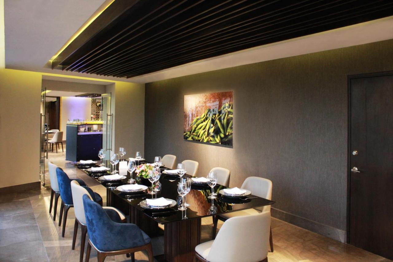 מקסיקו סיטי Fiesta Americana Reforma מראה חיצוני תמונה A private dining room at the restaurant