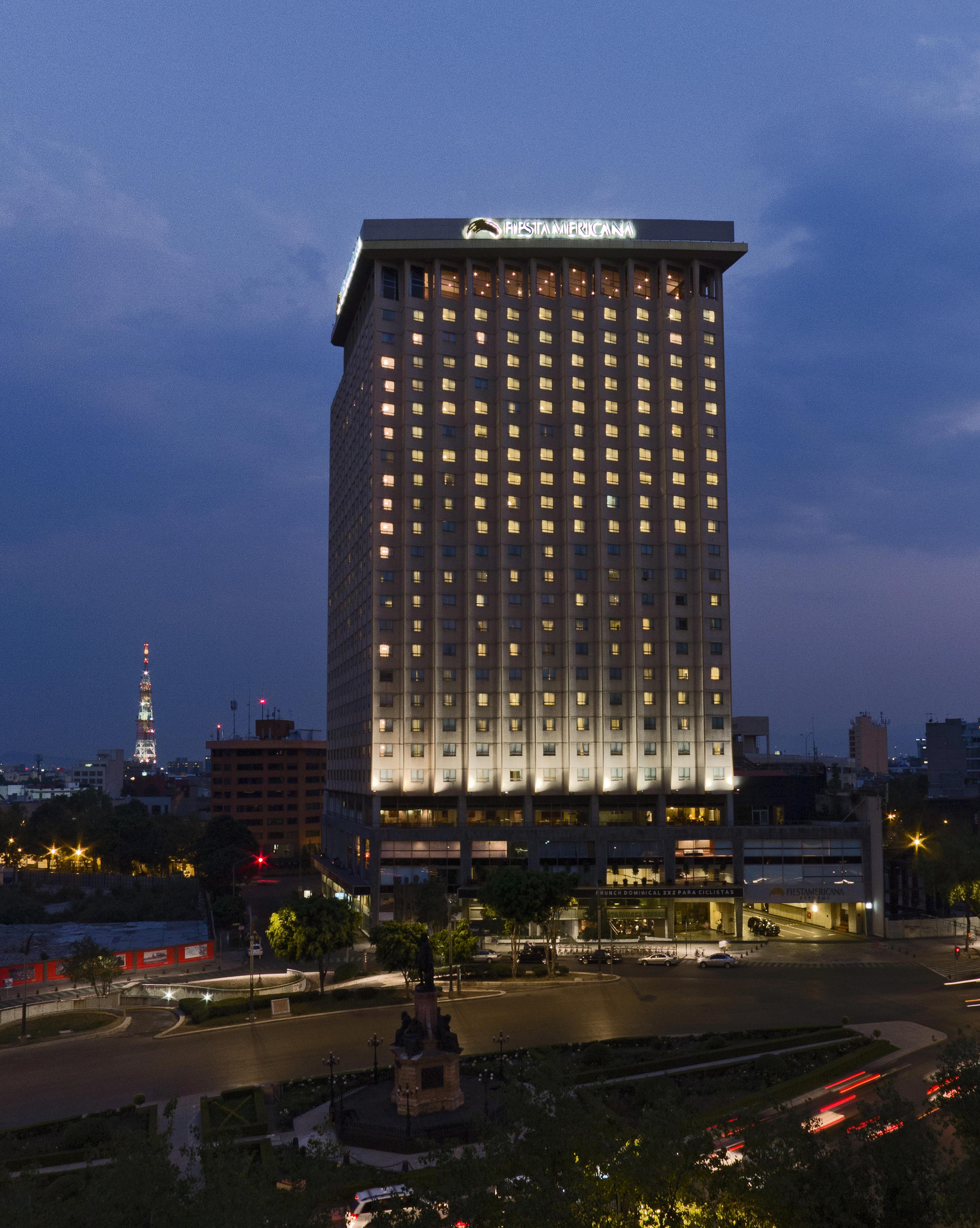 מקסיקו סיטי Fiesta Americana Reforma מראה חיצוני תמונה The hotel at night